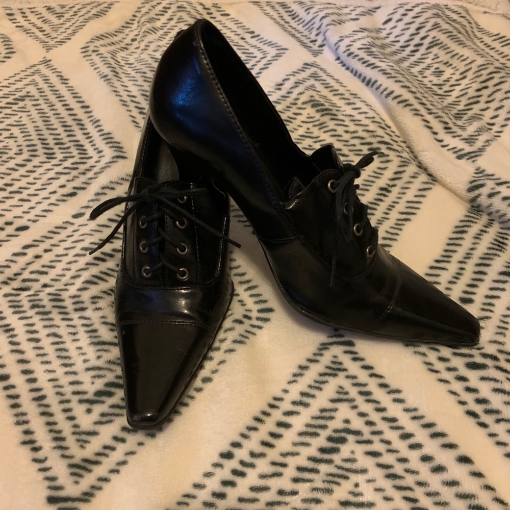 Elienne Aigner black dress shoe